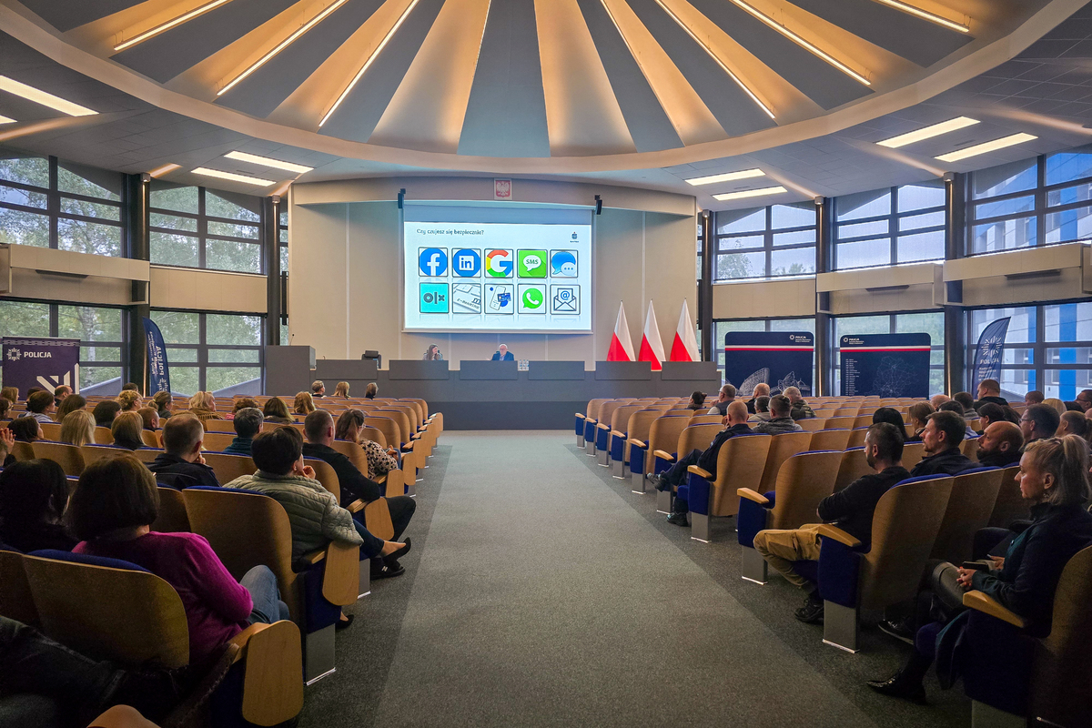Szkolenie z zakresu cyberbezpieczeństwa połączone z prezentacją porozumienia Policji z PKO Bankiem Polskim