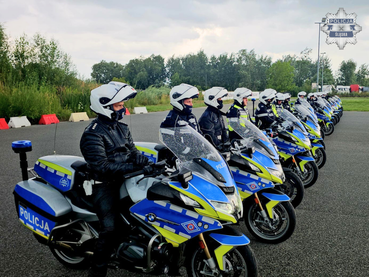 Szkolenie doskonalenia techniki jazdy motocyklem służbowym z udziałem śląskich policjantów