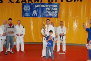 Judoka w policyjnym mundurze