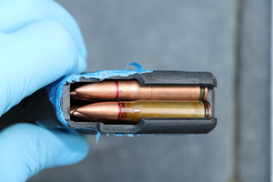 Na zdjęciu widoczne naboje umieszczone w magazynku pistoletu maszynowego.