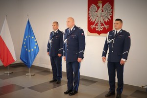 Na zdjęciu Zastępca Komendanta Wojewódzkiego w towarzystwie Komendantów Komendy Powiatowej Policji w Będzinie na auli.
