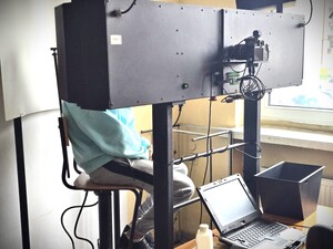 Na zdjęciu zatrzymany mężczyzna podczas zdjęcia sygnalitycznego.