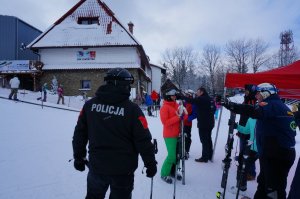 Policjanci na „Światowym Dniu Śniegu” w Szczyrku