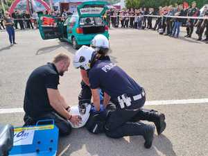 policjanci podczas działań profilktycznych