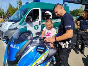 policjanci podczas działań profilktycznych