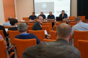 Mieszkańcy Imielina i policjanci na debacie