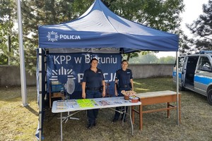 Na zdjęciu widzimy policjantki