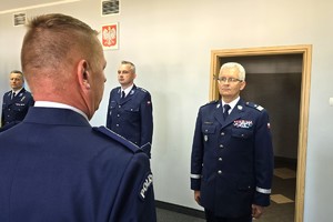 Na zdjęciu widzimy uroczyste wprowadzenie nowego komendanta bieruńskiej jednostki