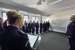 Na zdjęciu widzimy uroczyste wprowadzenie nowego komendanta bieruńskiej jednostki