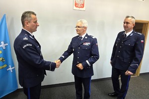 Na zdjęciu widzimy uroczyste wprowadzenie nowego komendanta bieruńskiej jednostki