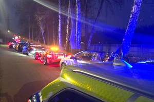 Na zdjęciu widzimy policjanta w czasie zabezpieczenia Moto Mikołaje 2025