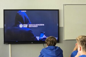 Na zdjęciu widzimy policjantów w czasie profilaktyki