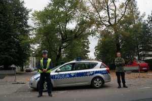 Policjanci zabezpieczający bieg