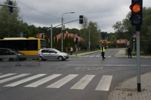 Policjant zabezpieczający bieg