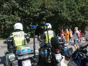 Na zdjęciu widzimy policjantów na motocyklach, którzy zabezpieczają Bytomski Półmaraton.