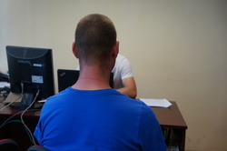 mężczyzna w trakcie przesłuchania-zdjęcie poglądowe (archiwum Komendy Miejskiej Policji w Chorzowie)