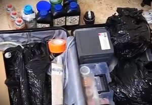 zabezpieczone narkotyki, chemikalia oraz sprzęt do wytwarzania narkotyków