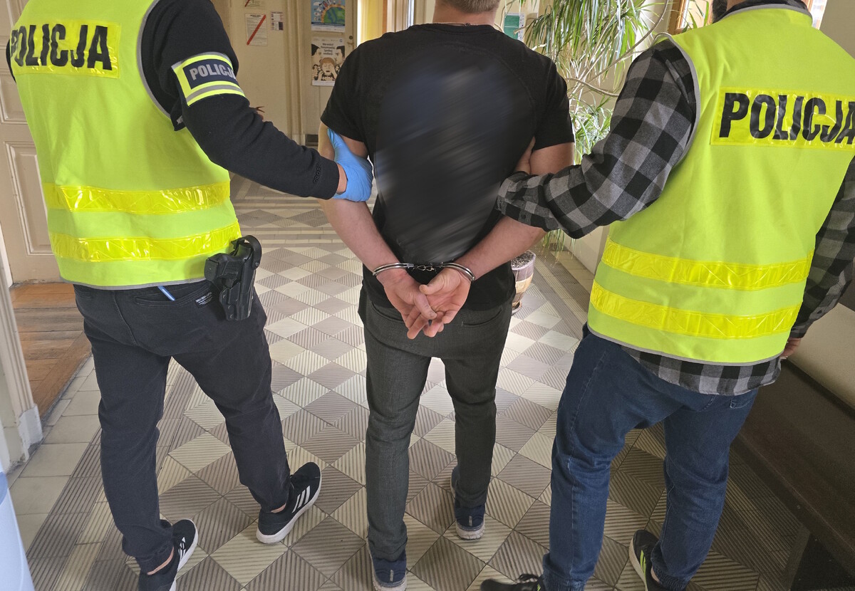 Ranił policjantów, groził świadkom, zniszczył mienie. Sąd aresztował sprawcę interwencji w Brennej