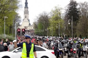 Motocykliści pod Jasną Górą.