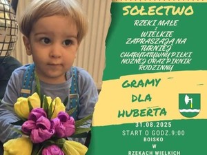 Zdjęcie dziecka, które trzyma w rękach bukiet kwiatów