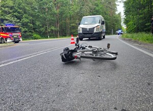 Miejsce zdarzenia z udziałem samochodu i roweru