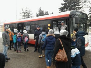 Policjanci na prelekcji w ramach akcji „Bezpieczne ferie 2017”