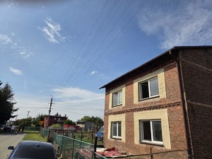 Dom jednorodzinny z cegły, w którym doszło do wybuchu.