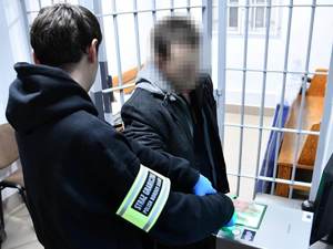 Mężczyzna zatrzymany ze strażnikiem SG.