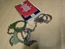 Na awatarze kajdanki oraz kodeks karny