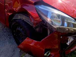 Narożnik uszkodzonego pojazdu Toyota