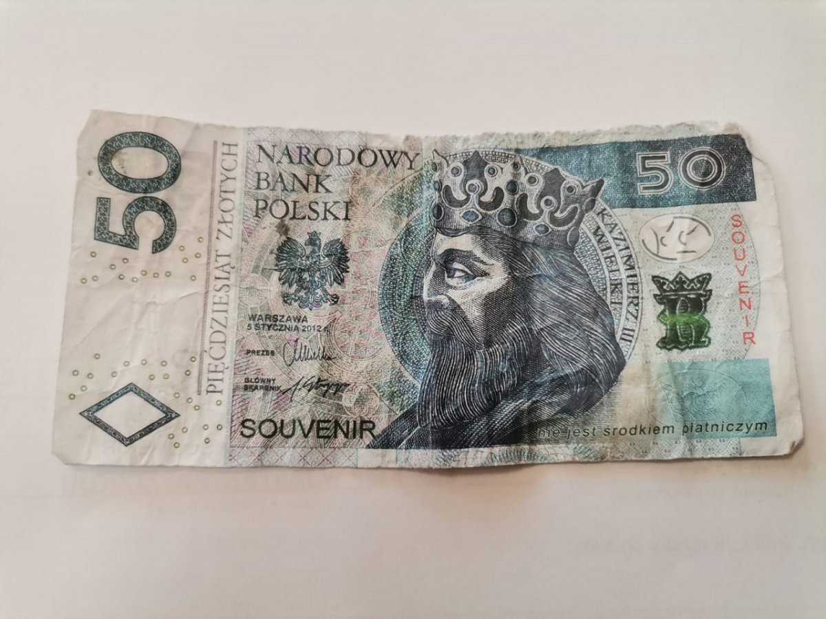 Zdjęcie przedstawiające banknot.
