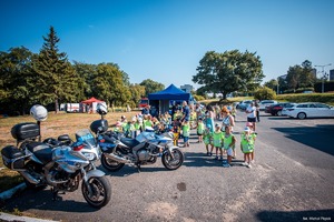 Zdjęcie policjantów oraz dzieci.