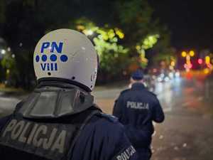 Zdjęcie przedstawiające policjantów.