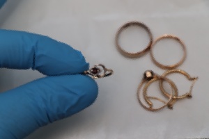 Zdjęcie biżuterii.