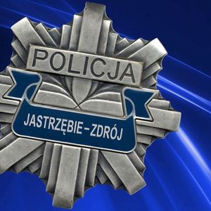 Zdjęcie odznaki policyjnej.