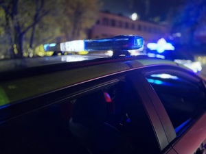 Zdjęcie policyjnego radiowozu.