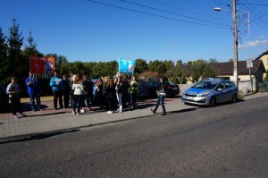 Przemarsz uczestników happeningu do punktów sprzedaży alkoholu