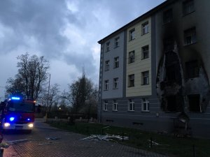 Uszkodzona część bloku przy ulicy Inwalidów Wojennych