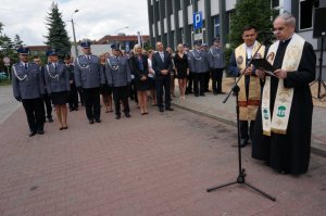 Poświęcenie komendy przez ks. prałata Cebulskiego.