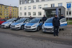 Przekazanie nowego radiowozu dla policjantów