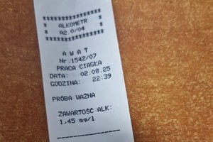 Zdjęcie przedstawia wydruk z alkometru.