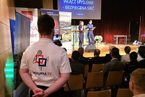 Młodzież z „Skorupka TV” podczas gali finałowej programu profilaktycznego.