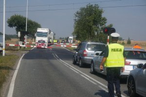 policjant z drogówki podczas działań