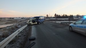 Policjanci pracują na miejscu zdarzenia