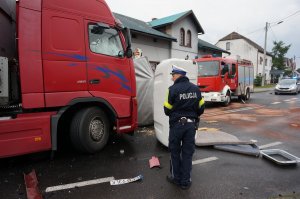 Policjant z drogówki na miejscu zdarzenia