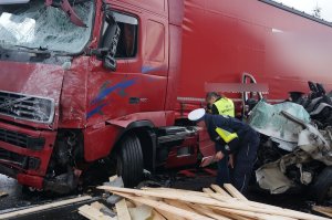 Policjanci w trakcie oględzin