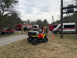 pojazdy straży na skrzyżowaniu, quad