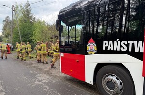 Funkcjonariusze biorący udział w poszukiwaniach.
