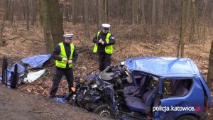 Policjanci na miejscu wypadku