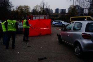 Czynności policjantów na miejscu wypadku